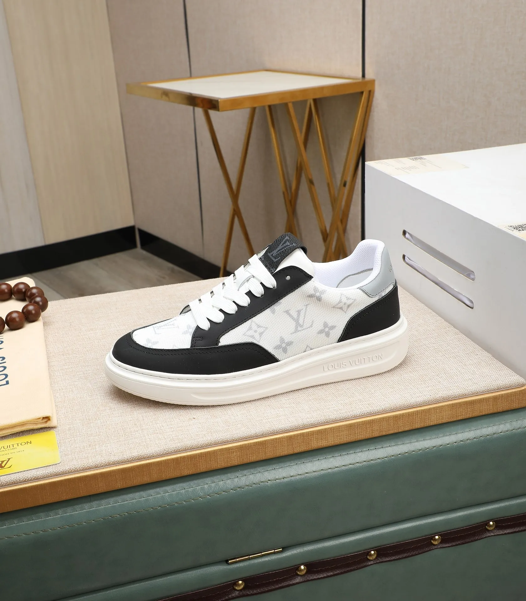 Men's shoes 💰540 💰(Niuli: full package) louis vuitton (Louis Vuitton/lv) top 🔍🔍 new models are on sale at the same time at the counter. The upper 🇮🇹 is imported from Italy, first-layer cowhide, and the lining is fully imported cowhide. 💪💪, completely 1⃣️ to 1 ⃣️Re-engraved🇮🇹💪💪, ⚠Sole: The original sole is specially provided by the original factory, the exclusive movable molded sole is super comfortable, ⚠The original factory follows the order, 🔍🔍high quality, you can enter and exit the counter at will, welcome to compare⚠. Code number:38-44